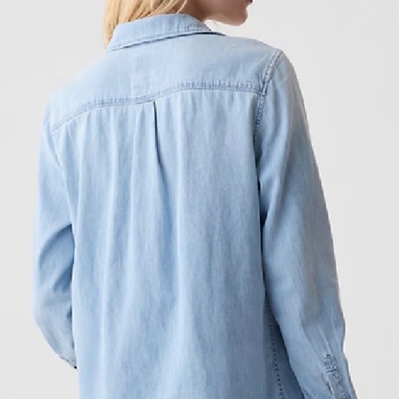 Gap Blue Chambray Denim Button shirt - Picture 2 of 2